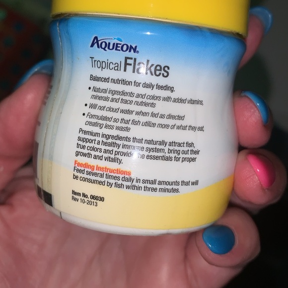 Beta fish Mini tank bundle, filters, food, decorations, mini tank - Picture 9 of 13